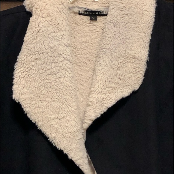 Madison & Lola Women Vest - Picture 10 of 10